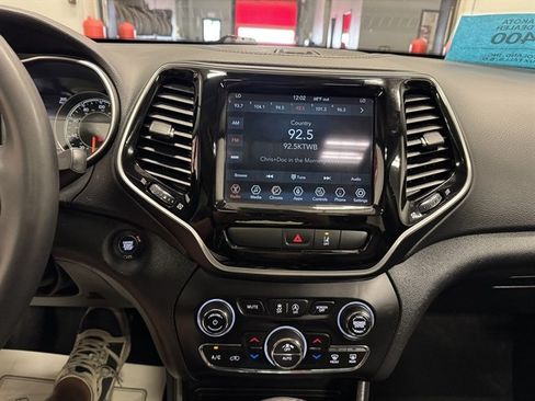 Used 2022 Jeep Cherokee Limited AWD/4WD image 28