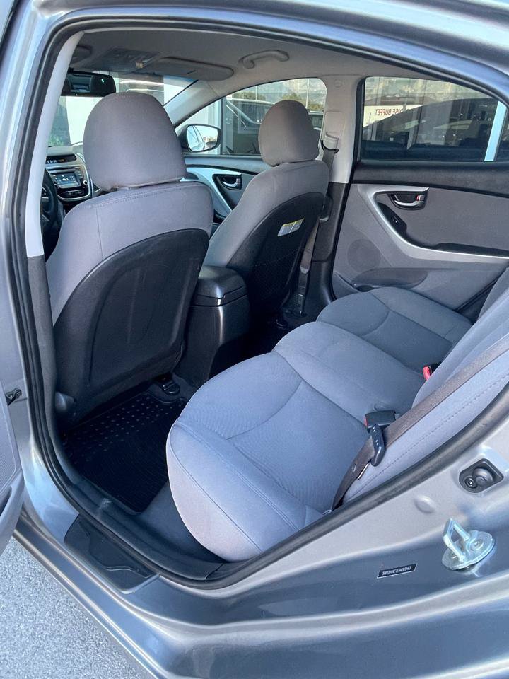 Used 2014 Hyundai Elantra SE w/ Option Group 02 FWD image 13