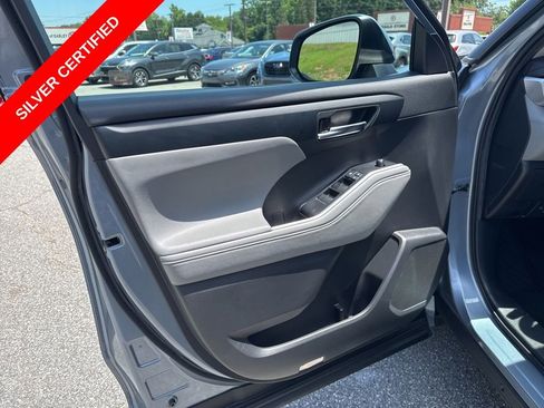 Certified 2020 Toyota Highlander XLE FWD image 9