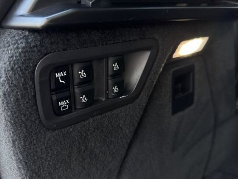 Used 2022 BMW X7 M50i AWD/4WD image 34