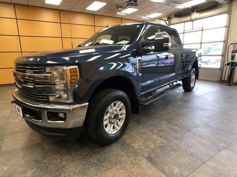 Certified 2019 Ford F250 Lariat w/ FX4 Off-Road Package AWD/4WD image 3
