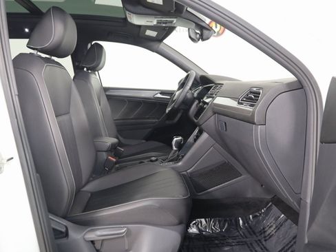 Used 2022 Volkswagen Tiguan SE R-Line image 13