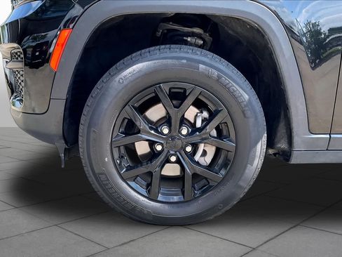 Used 2024 Jeep Grand Cherokee Altitude AWD/4WD image 11