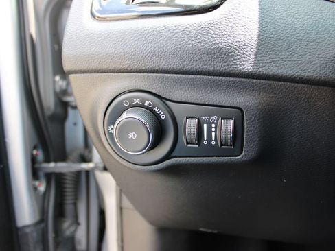 Used 2021 Jeep Compass Latitude w/ Sun and Sound Group AWD/4WD image 14