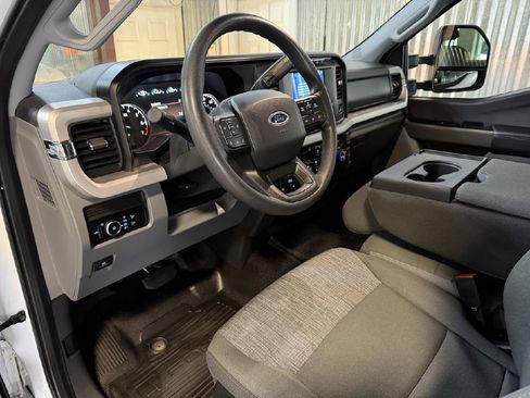 Used 2023 Ford F250 XLT w/ FX4 Off-Road Package image 10
