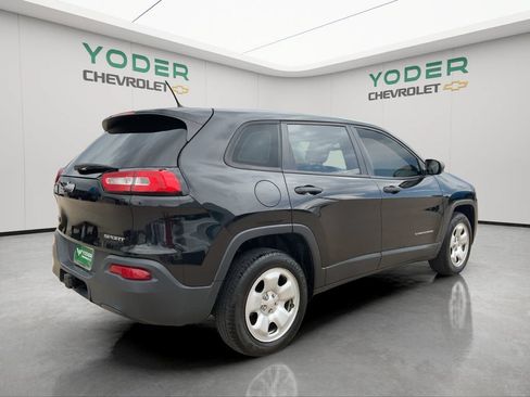Used 2016 Jeep Cherokee Sport FWD image 6