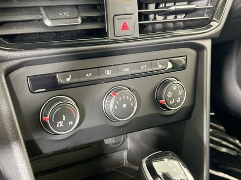 Used 2022 Volkswagen Taos SE image 16