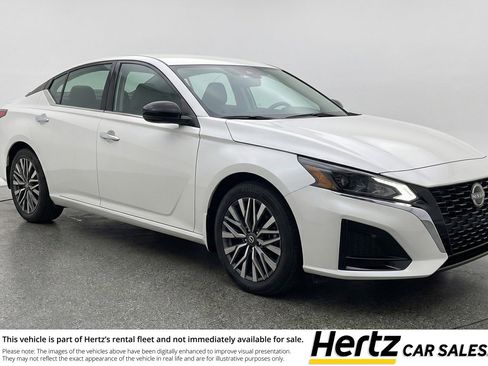 Used 2025 Nissan Altima 2.5 SV image 1