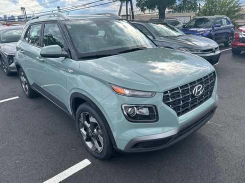 Used 2025 Hyundai Venue SEL FWD image 2