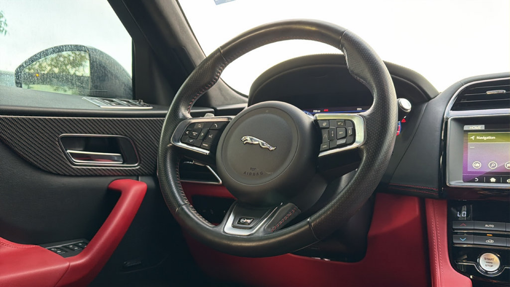 Used 2020 Jaguar F-PACE SVR AWD/4WD image 27