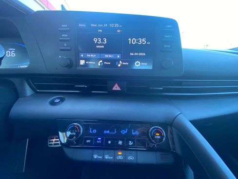 Used 2025 Hyundai Elantra Sport FWD image 21