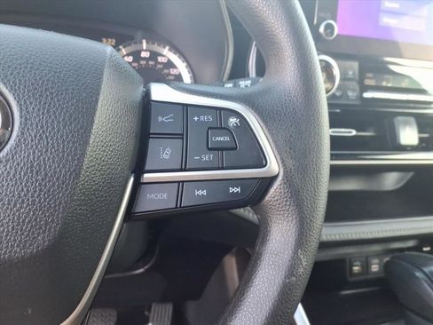 Certified 2023 Toyota Highlander L image 21