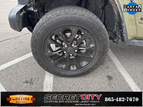 Used 2025 Jeep Gladiator Nighthawk image 25