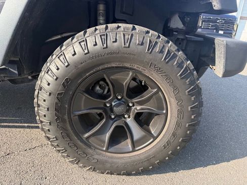 Used 2017 Jeep Wrangler Unlimited Rubicon w/ Connectivity Group AWD/4WD image 20