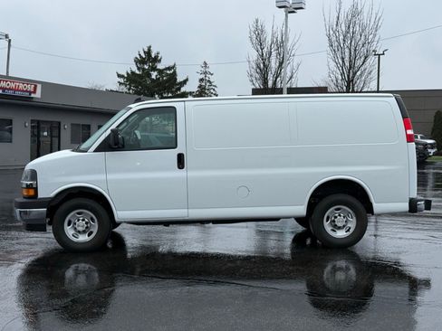 Used 2024 Chevrolet Express 2500 w/ Driver Convenience Package image 6