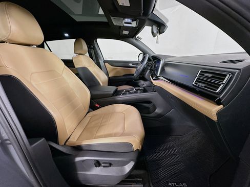 Used 2024 Volkswagen Atlas Cross Sport SEL R-Line image 32