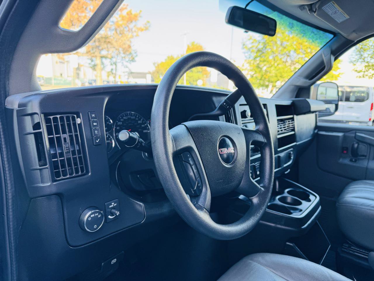 Used 2020 GMC Savana 3500 LS RWD image 14