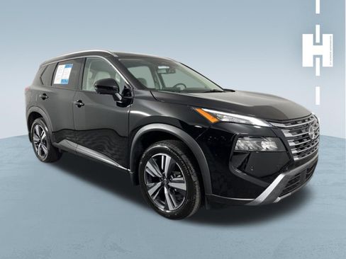 Used 2025 Nissan Rogue SL image 1