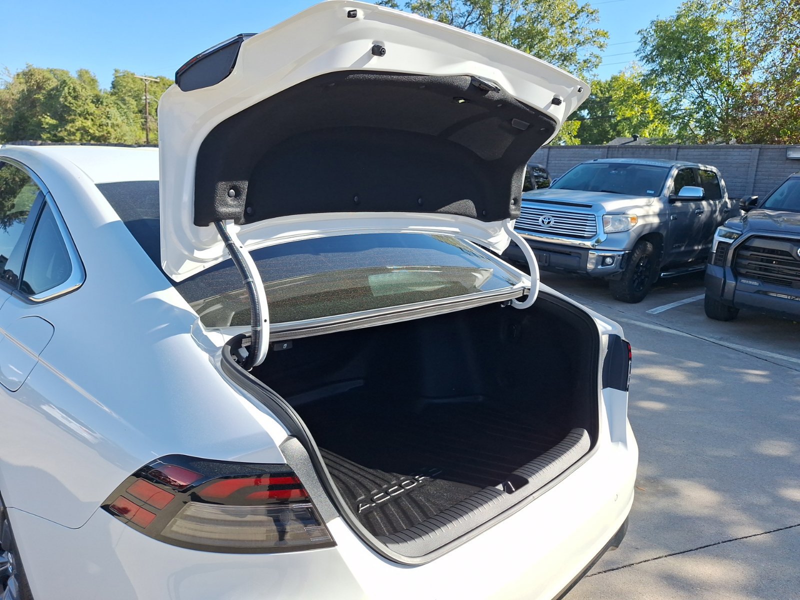Used 2026 Honda Accord EX-L image 36