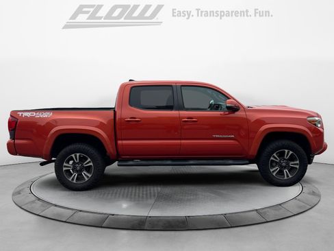 Used 2018 Toyota Tacoma TRD Sport w/ Technology Package AWD/4WD image 8