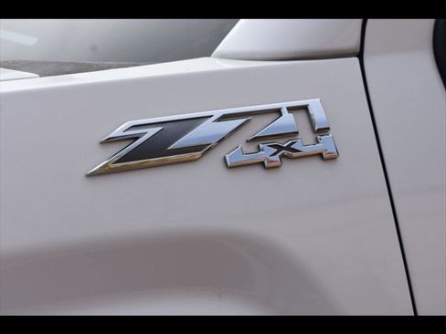 Used 2018 GMC Sierra 1500 SLT AWD/4WD image 47