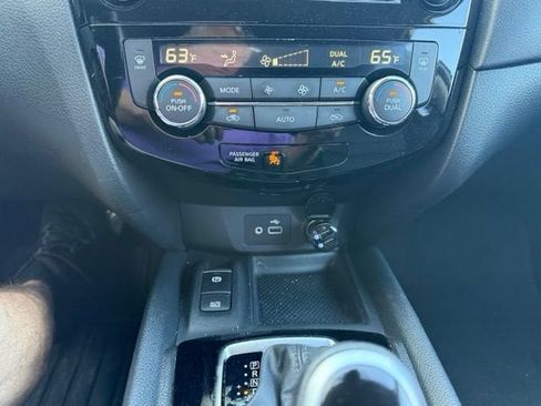 Used 2020 Nissan Rogue SV w/ Premium Package FWD image 30