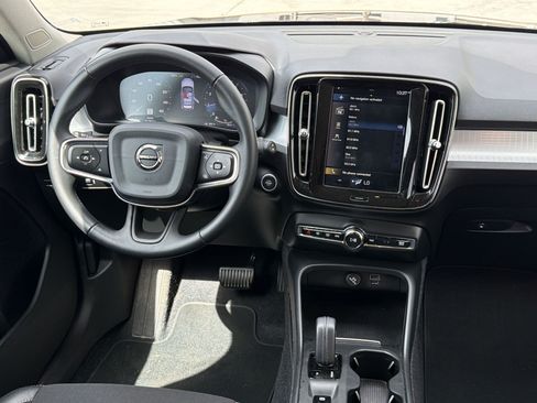 Used 2020 Volvo XC40 T4 Momentum FWD image 28