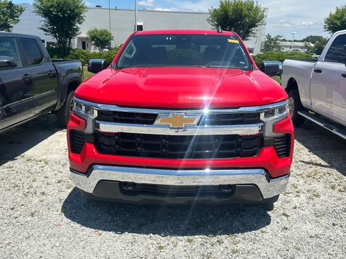 Used 2025 Chevrolet Silverado 1500 LT AWD/4WD image 2