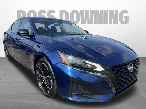 Used 2024 Nissan Altima 2.5 SR FWD image 3