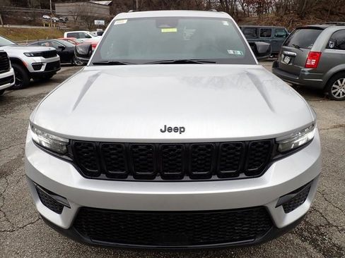 New 2025 Jeep Grand Cherokee Limited w/ Black Appearance Package image 10