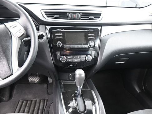 Used 2016 Nissan Rogue SV image 54