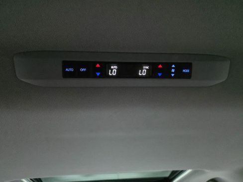 Used 2023 Toyota Sienna XLE FWD image 21