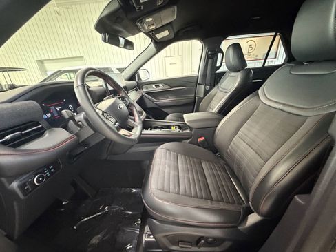 Used 2025 Ford Explorer ST-Line w/ ST-Line Street Pack AWD/4WD image 9