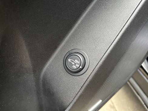 Used 2024 Chevrolet Equinox RS w/ RS Leather Package image 17