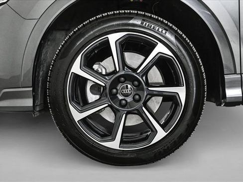 Certified 2025 Audi Q3 2.0T Premium Plus w/ Premium Plus Package image 25