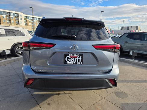 Used 2023 Toyota Highlander XLE image 7