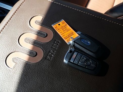 Used 2025 Ford F450 King Ranch w/ Chrome Package image 27