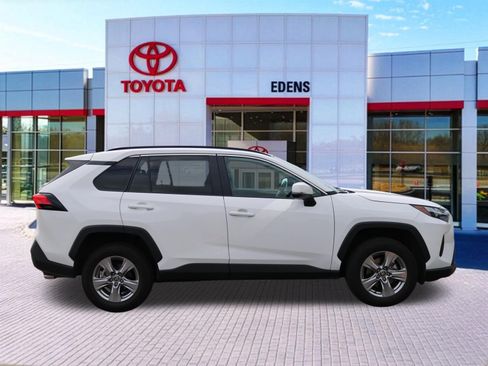 Used 2025 Toyota RAV4 XLE FWD image 2