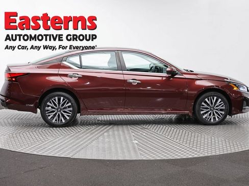 Used 2024 Nissan Altima 2.5 SV w/ SV Premium Package AWD/4WD image 4