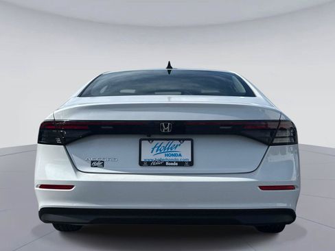 Certified 2025 Honda Accord SE image 5