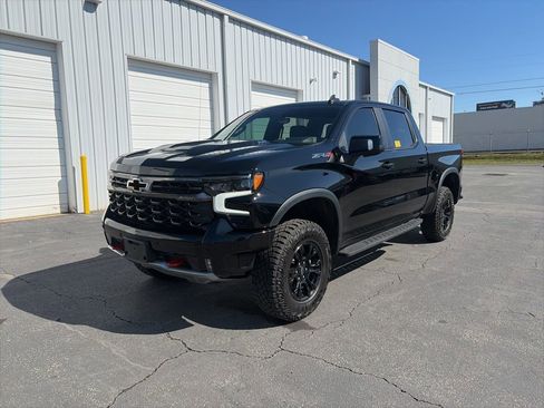 Used 2025 Chevrolet Silverado 1500 ZR2 w/ Technology Package image 3