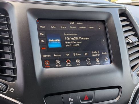 Used 2019 Jeep Cherokee Latitude Plus FWD image 20