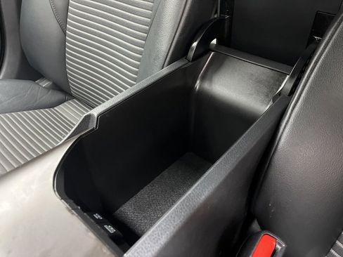 Used 2021 Toyota Camry SE image 25