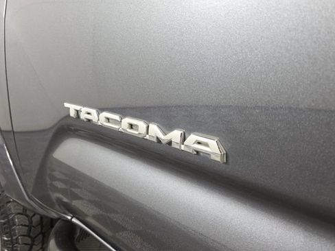 Used 2019 Toyota Tacoma SR5 AWD/4WD image 10