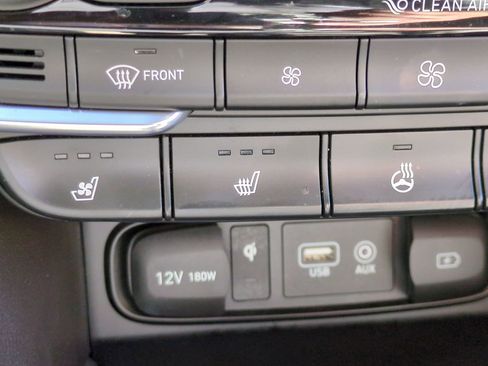 Used 2020 Hyundai Santa Fe Limited image 24