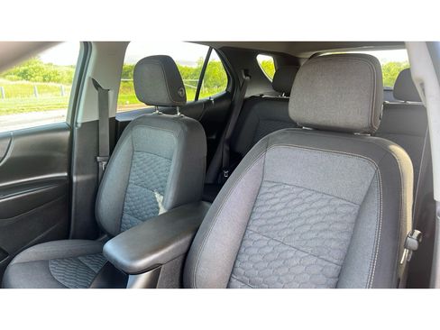 Used 2018 Chevrolet Equinox LT FWD image 16