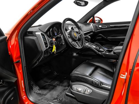 Used 2016 Porsche Cayenne AWD/4WD image 9
