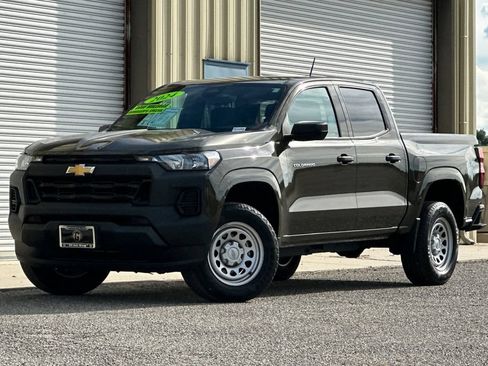 Used 2024 Chevrolet Colorado W/T RWD image 8