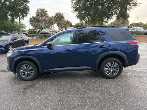 Used 2025 Nissan Pathfinder SV AWD/4WD image 2