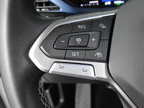 Certified 2023 Volkswagen Taos SE w/ Panoramic Sunroof Package FWD image 21